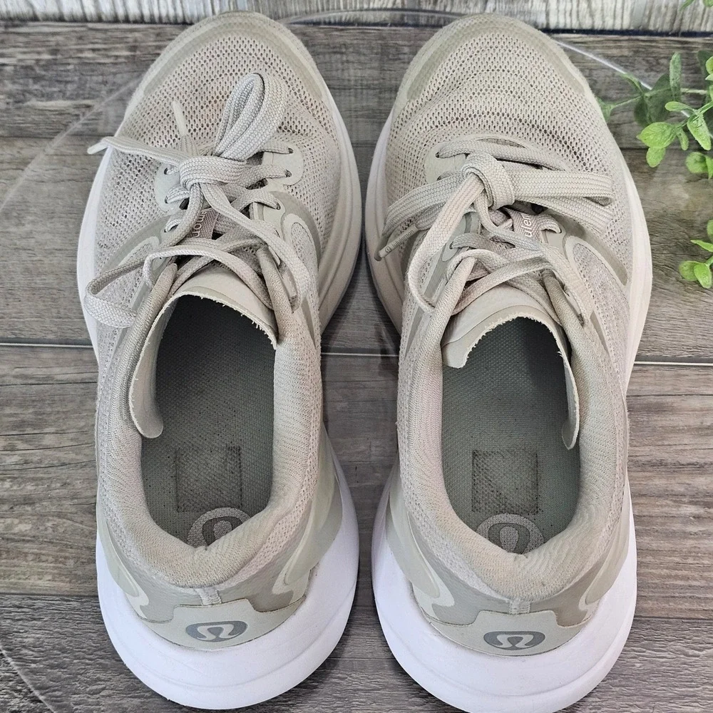 Lululemon‎ Blissfeel Run 2 Running Shoes Sneakers Silverstone White Size 7.5 US